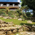 Front In 度假居