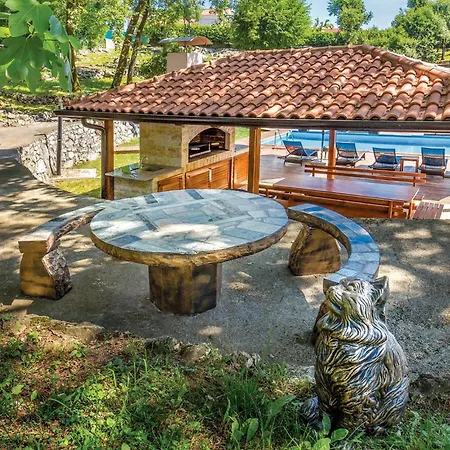 Holiday home Gorgeous In With Kitchen Matulji
